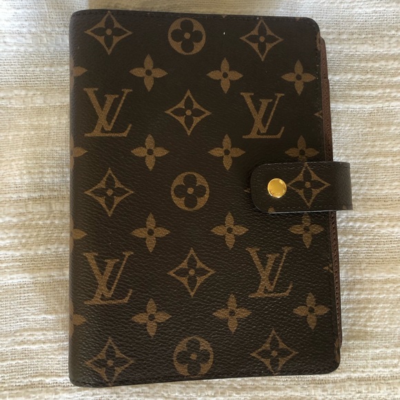 Louis Vuitton Accessories - AUTHENTIC Louis Vuitton medium ring agenda cover in monogram canvas.